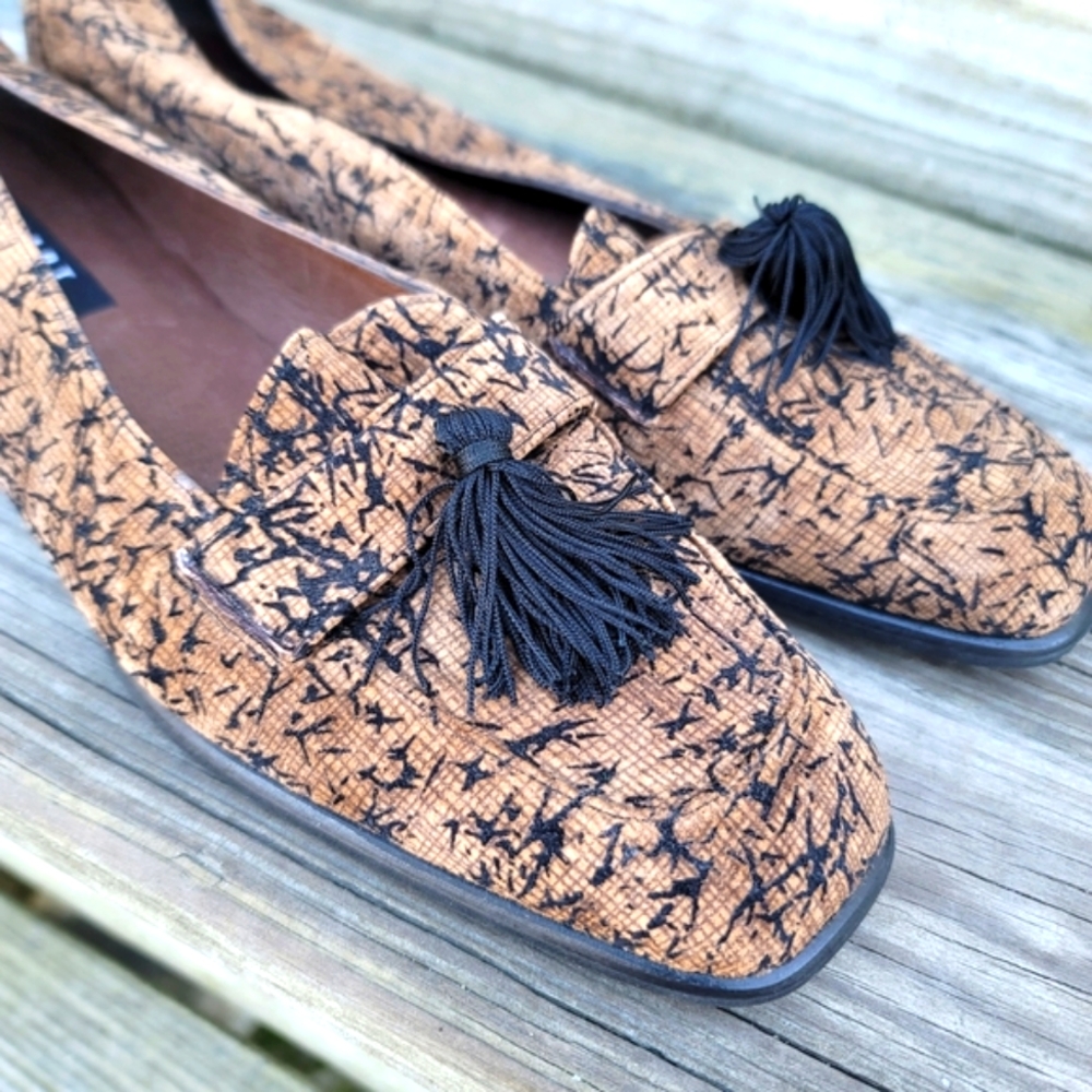 Stuart Weitzman Loafers With Tassles Size 11 Aa - image 3